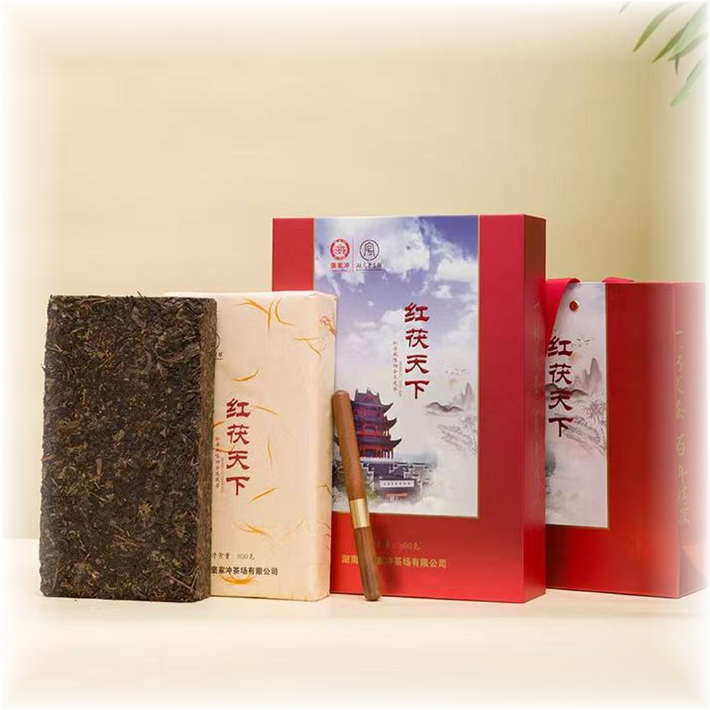 煮好的茯砖茶汤，红亮琥珀色